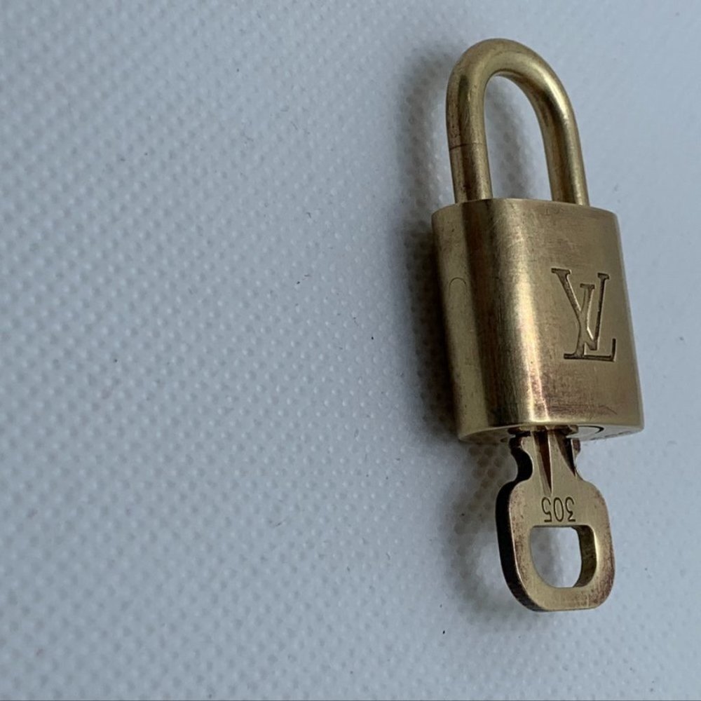 Authentic Louis Vuitton Lock and Key Set # 305 - Picture 3 of 7